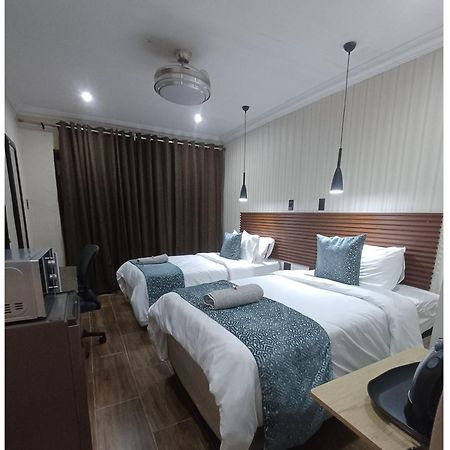 Delux Guesthouse Volksrust Екстериор снимка