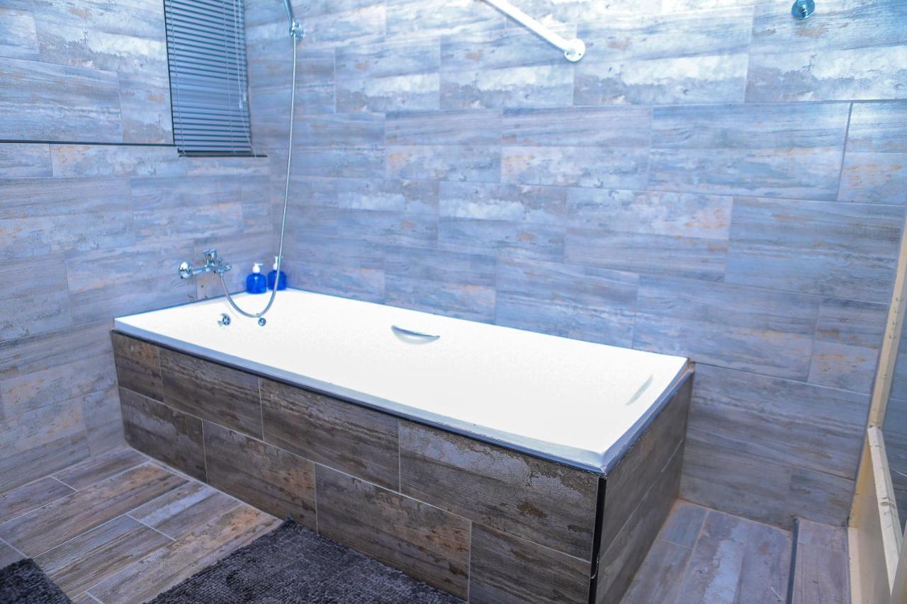 Delux Guesthouse Volksrust Екстериор снимка