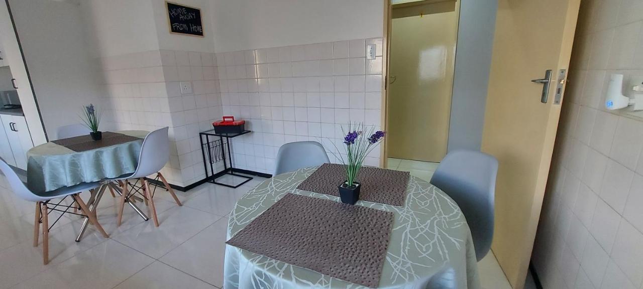 Delux Guesthouse Volksrust Екстериор снимка