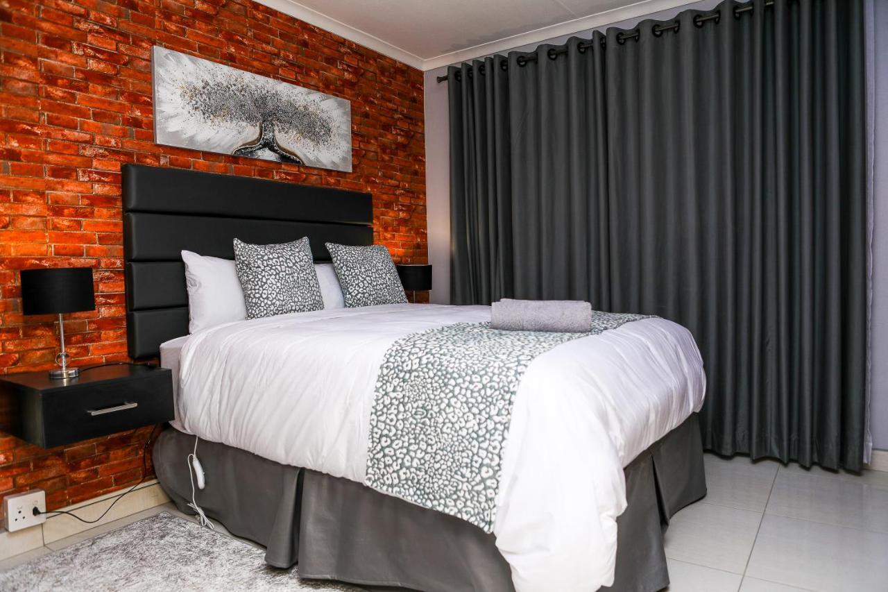 Delux Guesthouse Volksrust Екстериор снимка