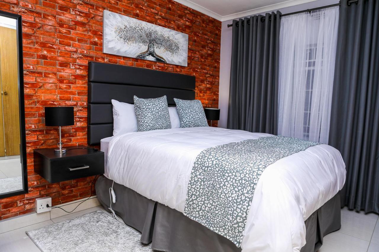 Delux Guesthouse Volksrust Екстериор снимка