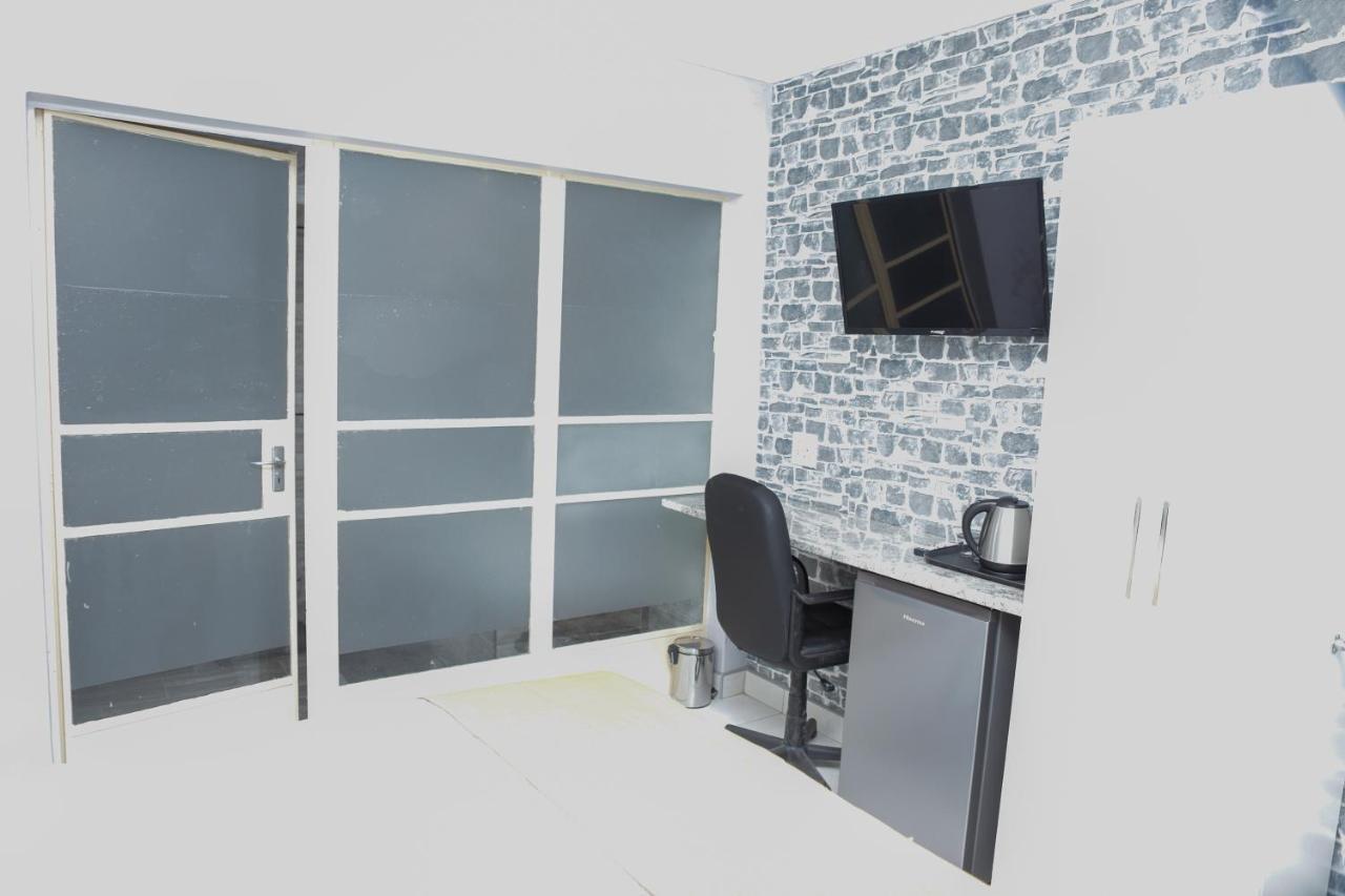 Delux Guesthouse Volksrust Екстериор снимка
