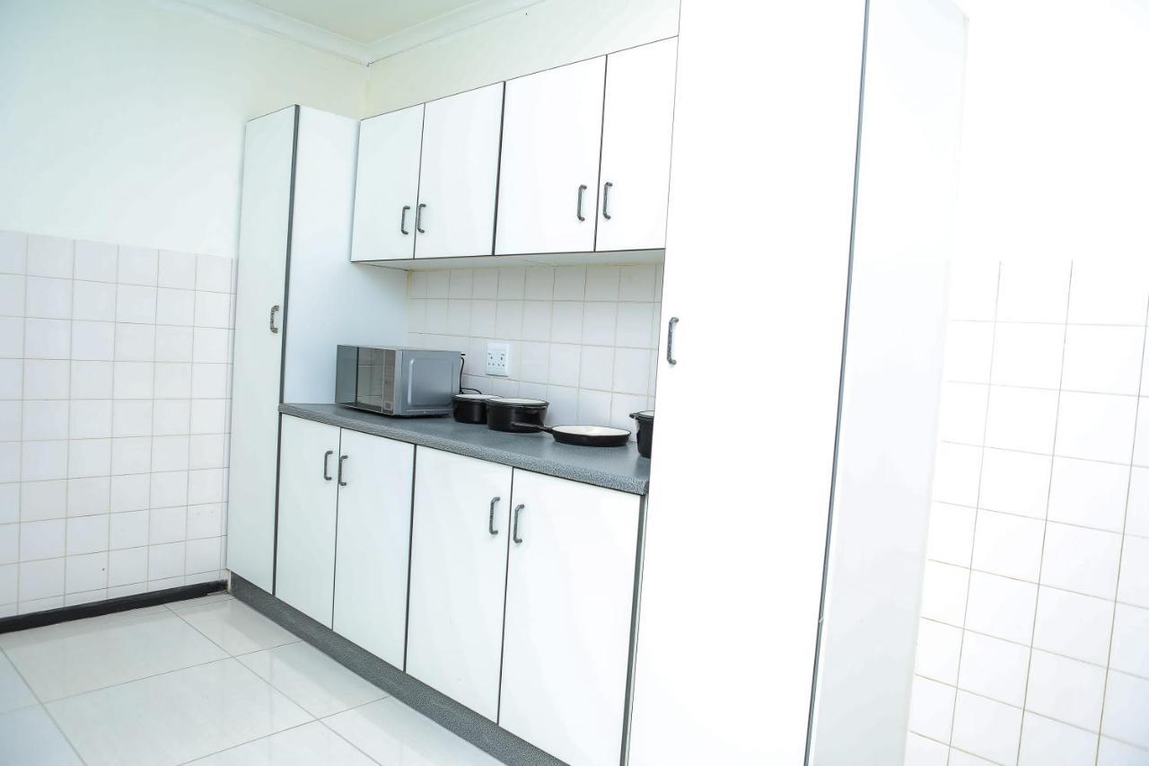 Delux Guesthouse Volksrust Екстериор снимка