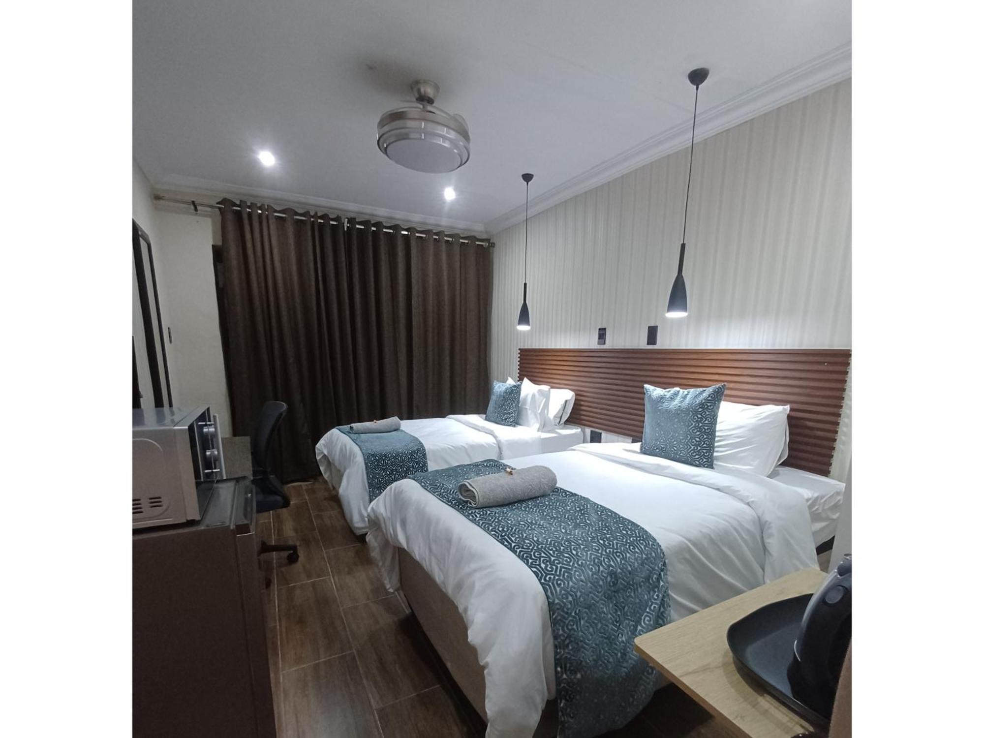 Delux Guesthouse Volksrust Екстериор снимка