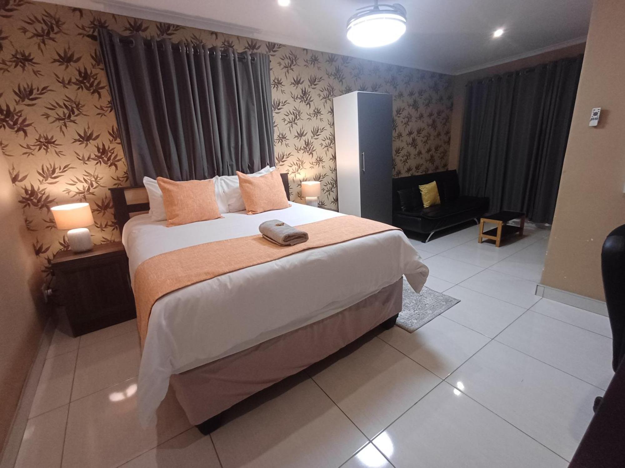 Delux Guesthouse Volksrust Екстериор снимка