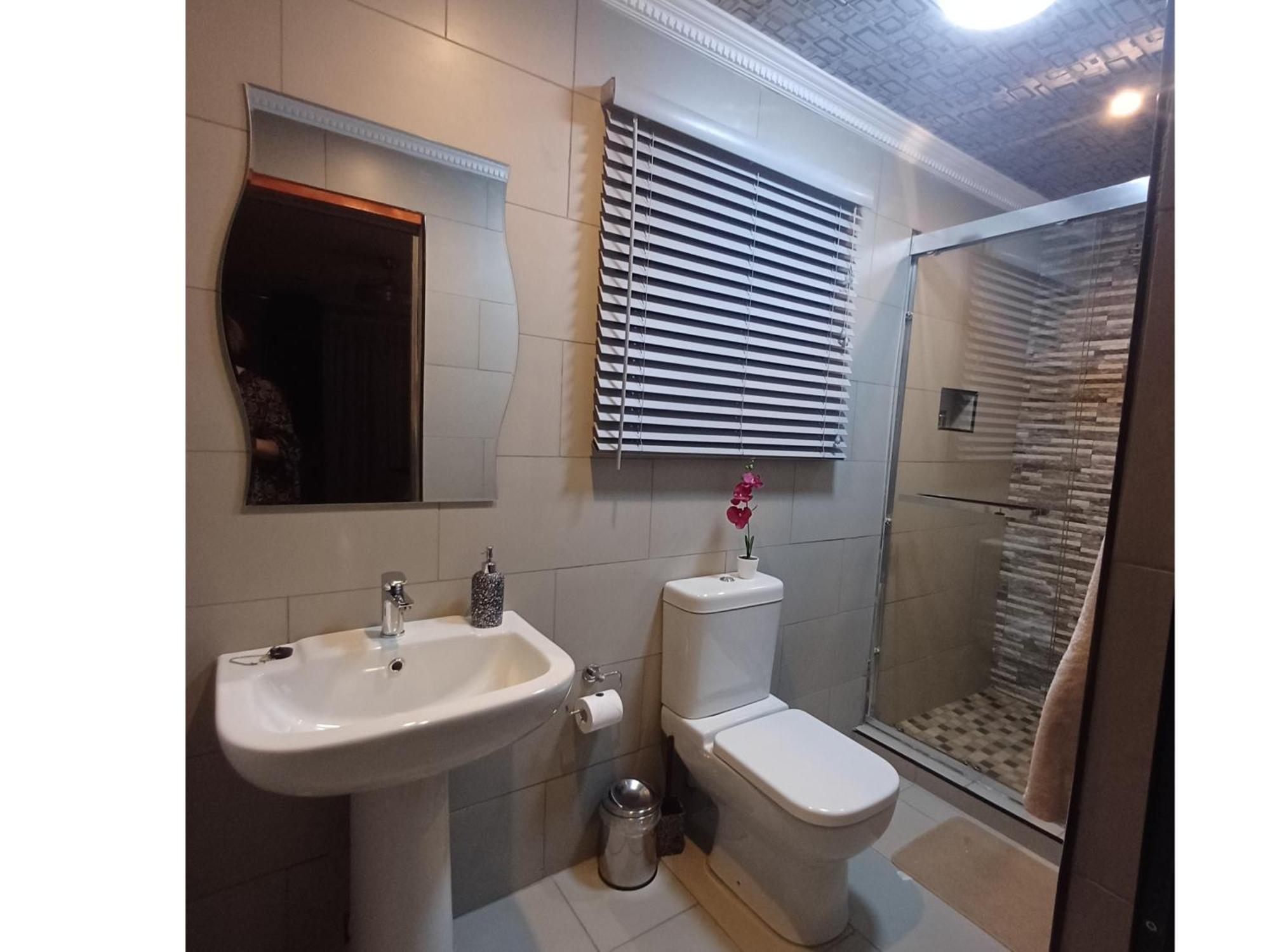 Delux Guesthouse Volksrust Екстериор снимка