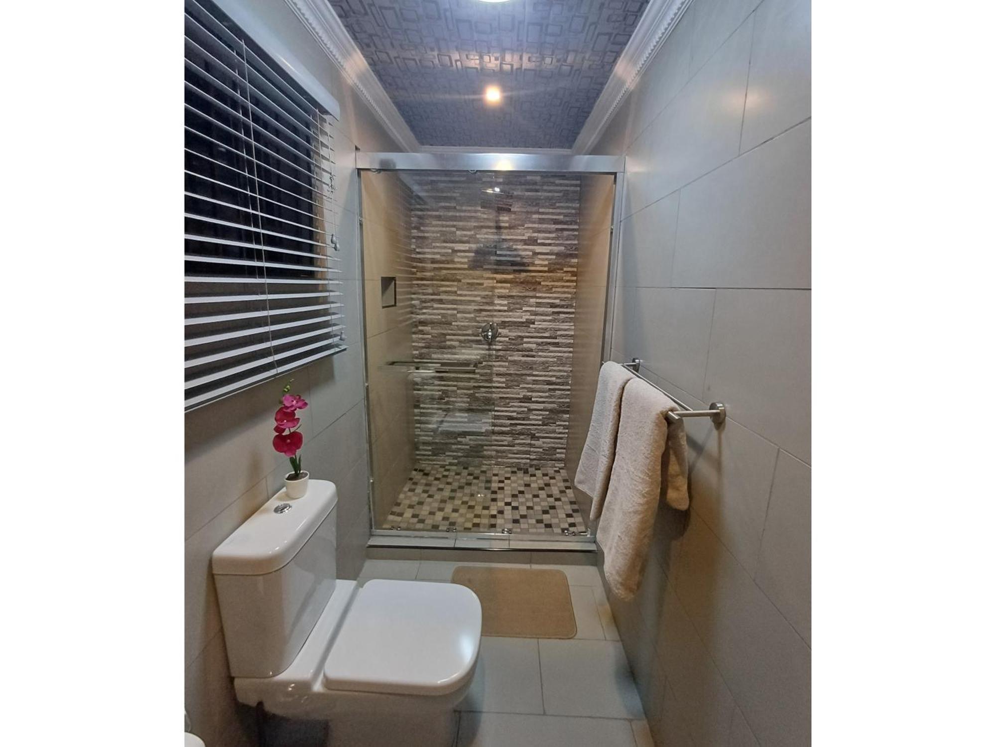 Delux Guesthouse Volksrust Екстериор снимка