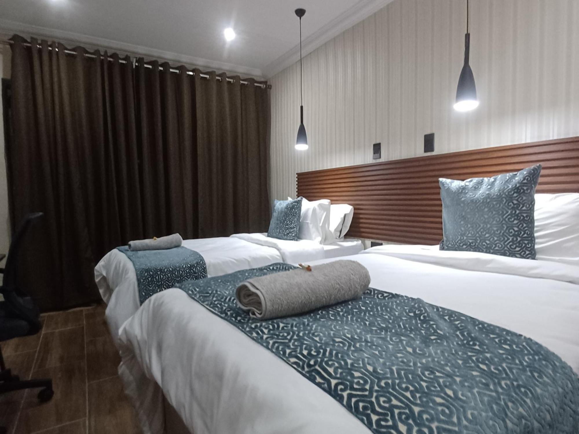 Delux Guesthouse Volksrust Екстериор снимка