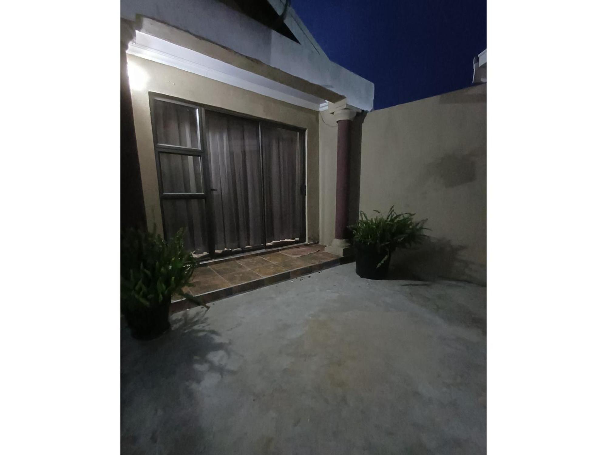 Delux Guesthouse Volksrust Екстериор снимка